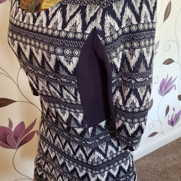 Dress - Picture 3 of 4